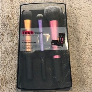 NWT Real Techniques Travel Essentials